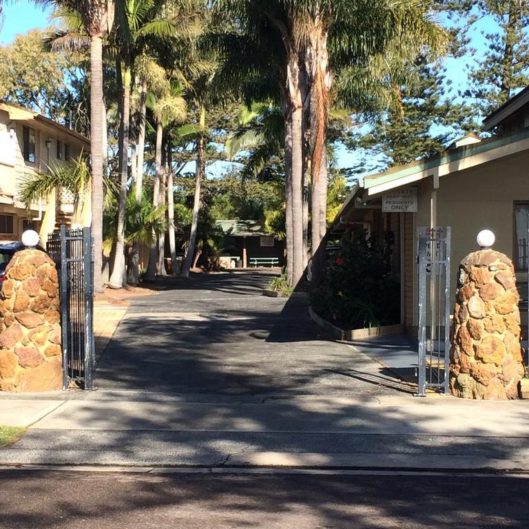 El Lago Tourist Park Entrance Exterior foto